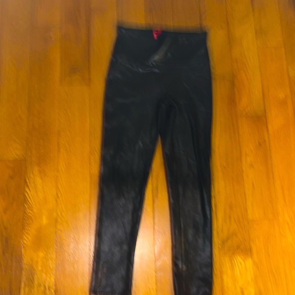 SPANX XS Black cropped pleather leggings